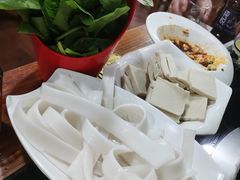 -三里屯土灶炖公鸡地锅鸡(江东店)