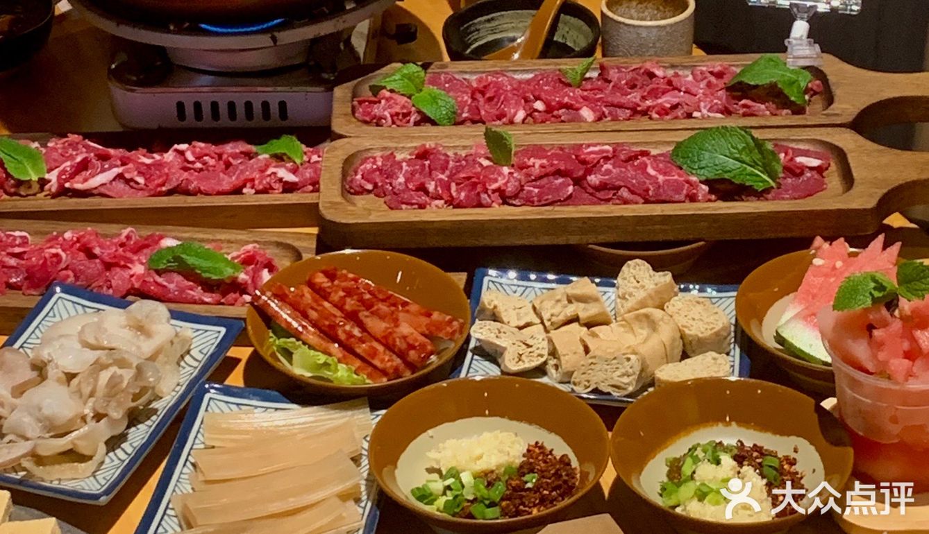 人生建议，都去吃滨江这家新开的贵州酸汤牛肉锅