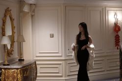 -月月婚纱礼服仓储店(王府井店)