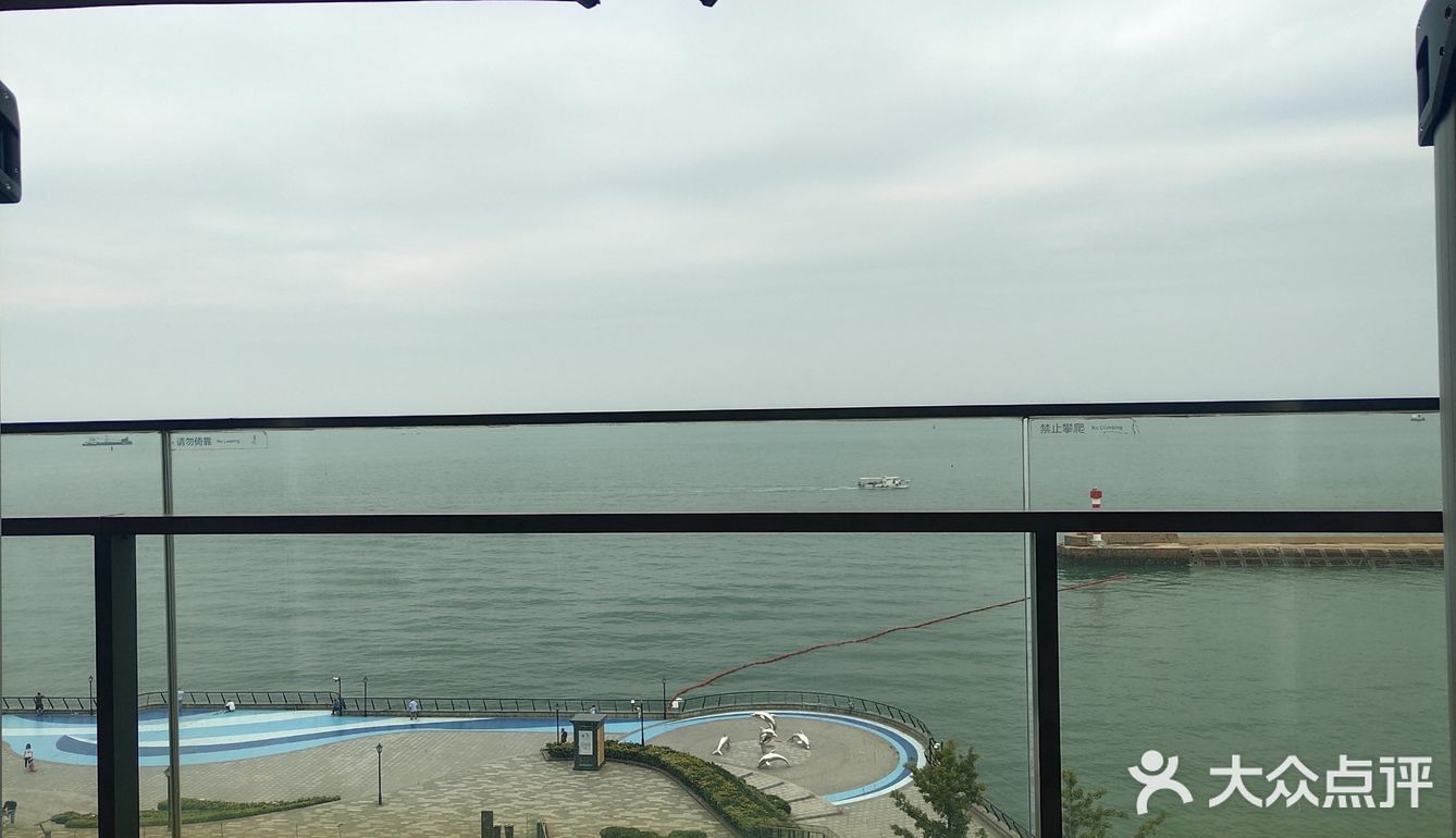 知道自己一定会觉得惊喜， 所以，提前安排好了每个惊喜[糖果]