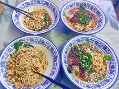 -渝之汇牛肉豌杂面