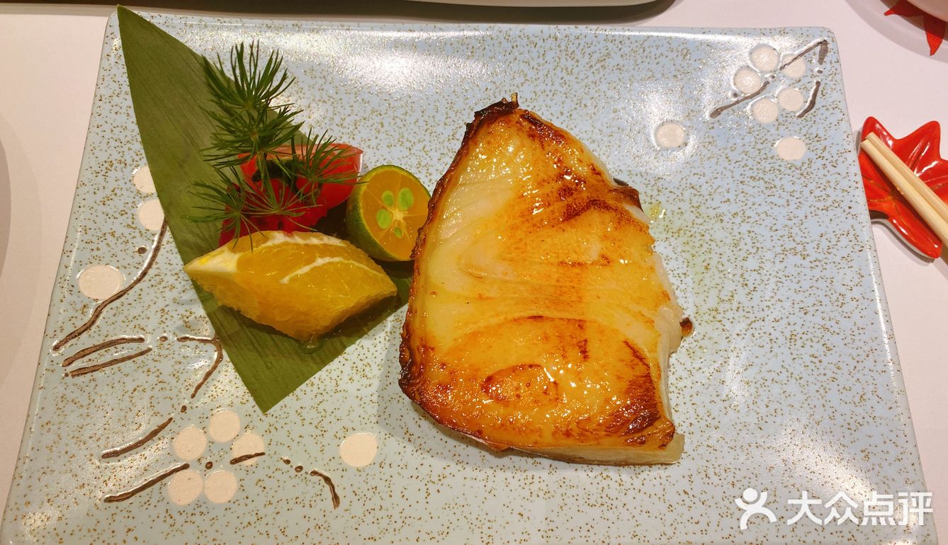 如果美食不能完全治愈悲伤，至少它可以稀释一部分