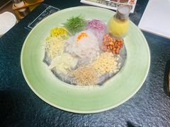 顺德珍品鲩鱼生-得意咚瓜·顺德鱼生·冬瓜火锅(深圳首店)