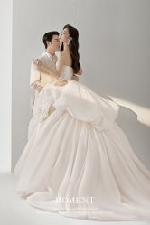 -现代经典婚纱摄影