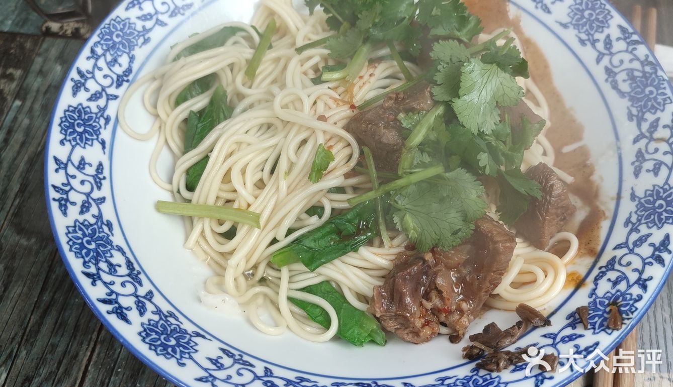 空港廣場市場旁的寶藏麵店