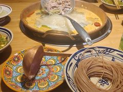 -洱火云南酸菜牛肉火锅(石景山当代商城店)