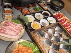 -围炉肉舍•炭烤活鳗•丹东海鲜烤肉(步行街店)