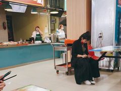-中央商场八楼食堂黄焖鸡米饭店