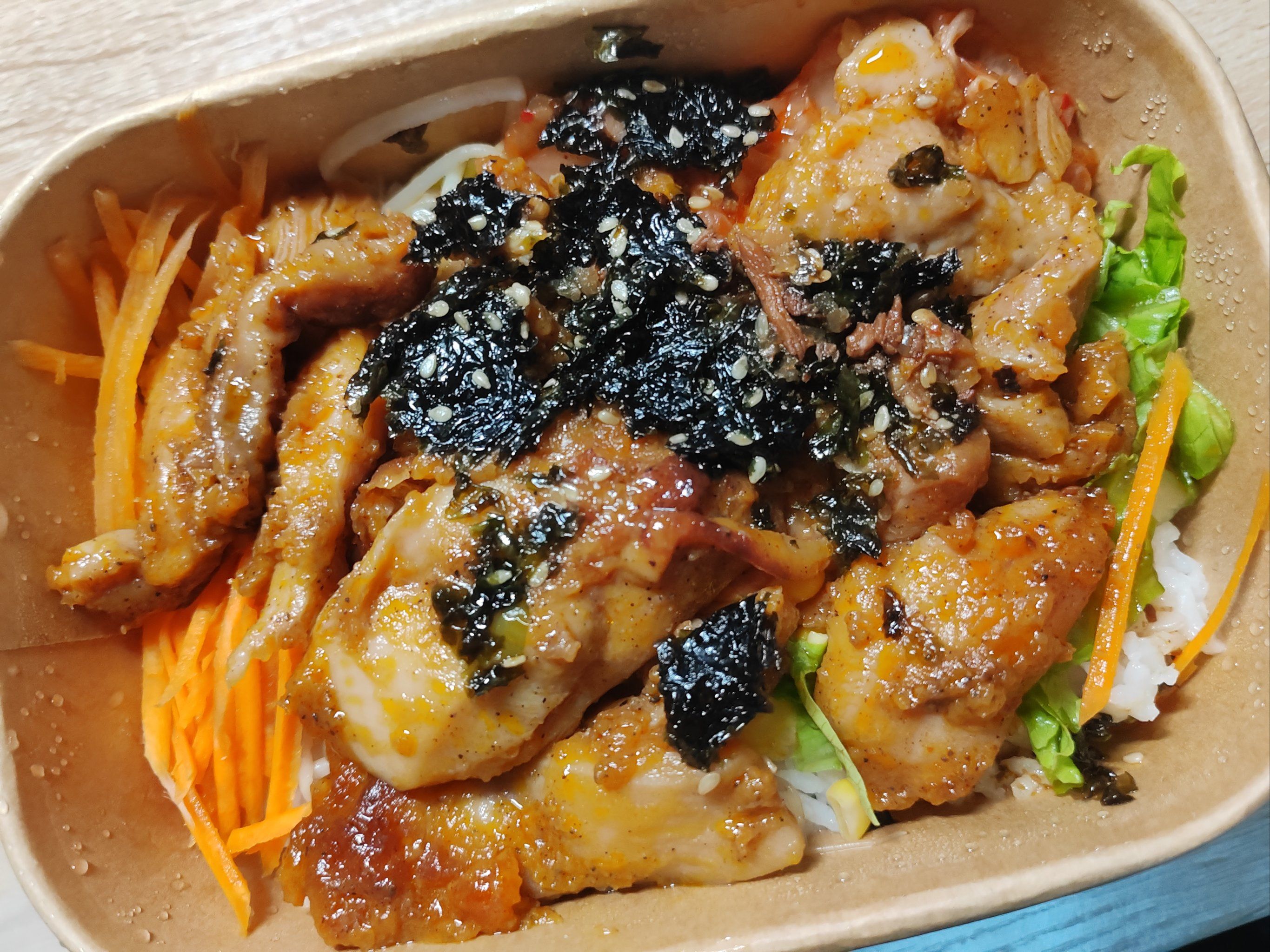 好吃的冒菜和鸡腿饭