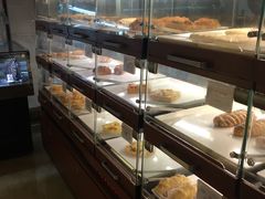 面包甜点陈列柜-宁波华侨温德姆至尊豪廷大酒店·多丽美食屋