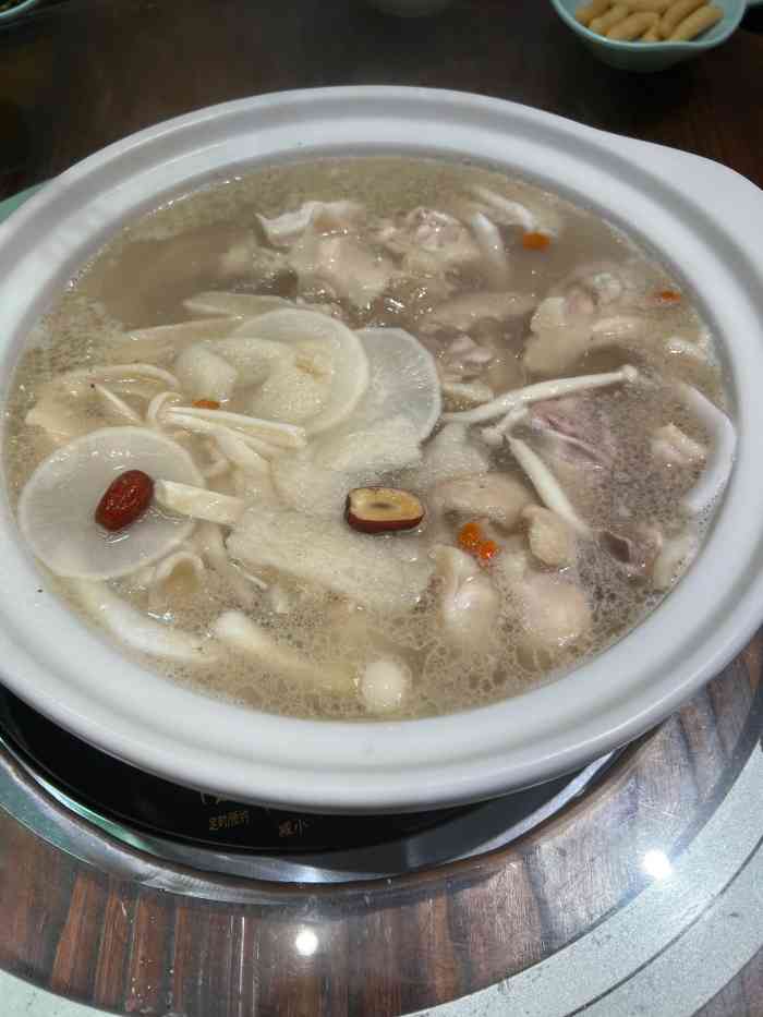 龙泉人椰子鸡(龙昆南大润发店)-"这次来海南玩,海南的同学接待,他是本