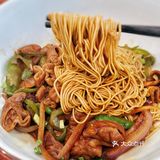 这一碗肥肠干挑面，也太绝了吧！