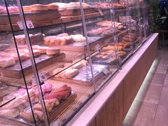 面包甜点陈列柜-巴黎贝甜(华堂新辰汇店)