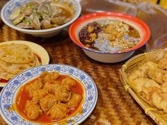 -爆炸头阿姨小四川正宗川味小吃(无任何分店)