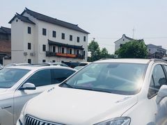 -新场古镇-停车场