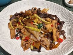 鲜掉眉毛的辣炒菌子-曼玉餐厅(正弘城店)