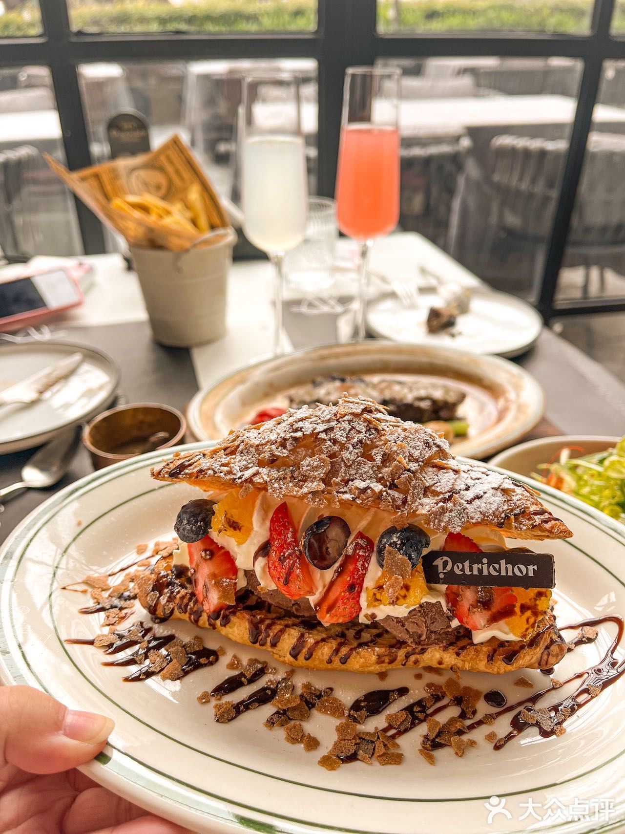 想不到武汉居然也有这么浪漫的地方～圣诞氛围也太美了吧～