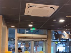 -麦当劳(轻轨曹杨路店)