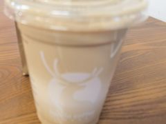 虎年嗷呜丝绒拿铁-瑞幸咖啡(太阳百货店)