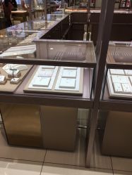 -六福珠寶(百联南方购物中心店)