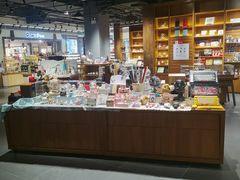 面包甜点陈列柜-阅·潮Readzone(珠海华发商都店)