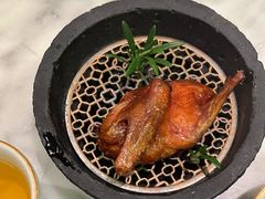 脆皮大红袍椒香乳鸽-辛香汇·现炒川菜(淮海路百盛店)