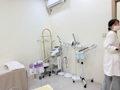 -苗方清颜专业祛痘·皮肤管理