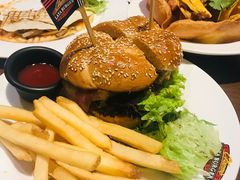 -拉亚汉堡经典餐厅(商城路店)