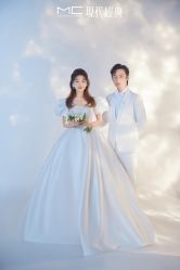 -现代经典婚纱摄影