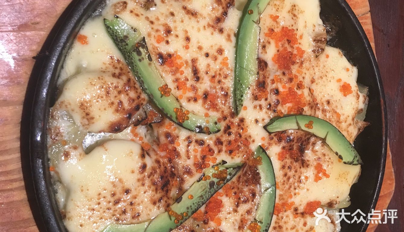 金枪鱼沙拉：很一般，胜在量还可以 什锦鸡肉烤串