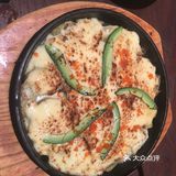 金枪鱼沙拉：很一般，胜在量还可以 什锦鸡肉烤串