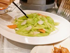 西芹百合-鑫巴蜀小镇 · 水煮鱼专研店(玉桥店)