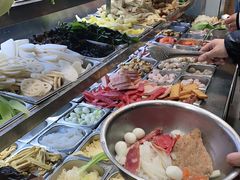 -愉肴麻辣香锅(中山路店)