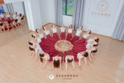 -亚太瑜伽普拉提学院