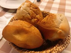 餐前面包-船屋葡国餐厅