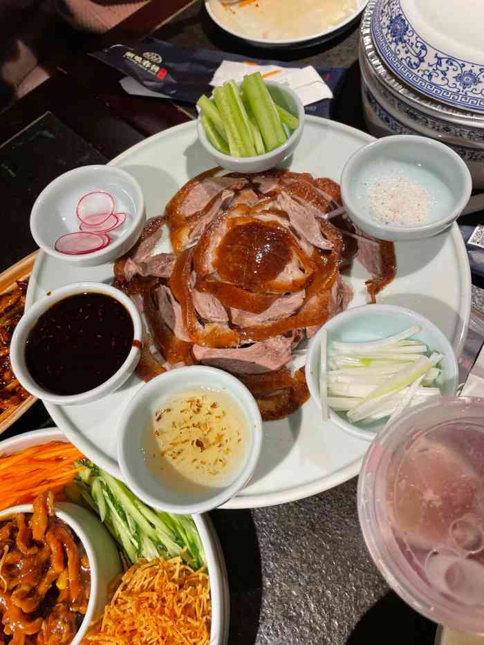 额娘春饼·烤鸭(万达店)-"这次过来比上次菜品有很大改善好吃多了 .