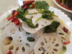 炝拌莲菜-清真重庆巴爷香辣鸡煲(南小巷店)