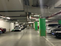 -丽丰购物中心·停车场