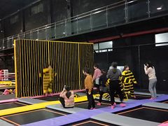 -嘿哟动霸CHUA·新潮玩运动娱乐中心·蹦床滑冰团建乐园