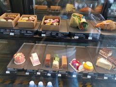 面包甜点陈列柜-星巴克(深圳龙华人民北店)