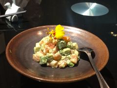 三文鱼牛油果沙律-夜上海(新天地店)