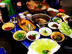 传统锅底-马路边边串串香(双井直营店)