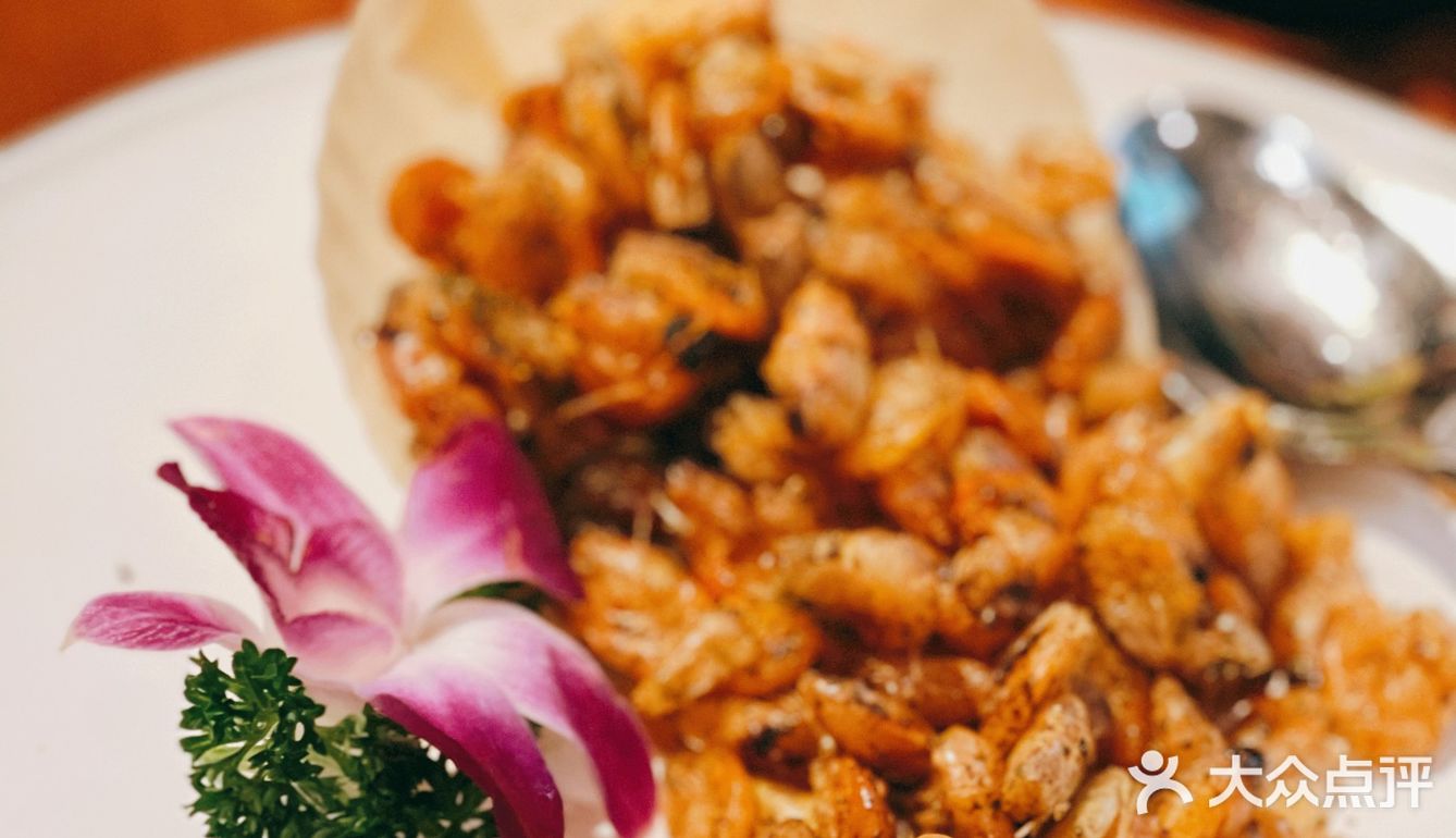 穿上国风旗袍，在百年洋楼品尝极致美食盛宴