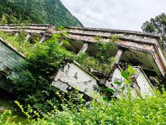 -四川汶川特大地震漩口中学遗址