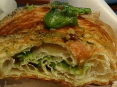抹茶牛角包-来回·咖啡(天河南店)