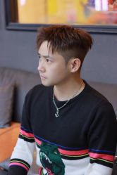 -一家只做男发烫染的店