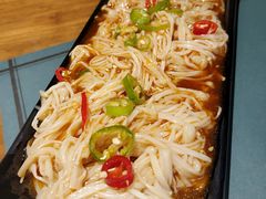 麻辣金针菇-八月美食小馆(银泰城总店)