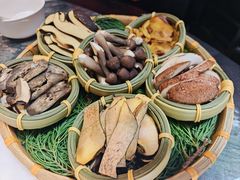 -慢丽江·云南野生菌土鸡锅(西山店)