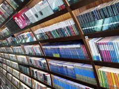 -钟书阁(珍园店)