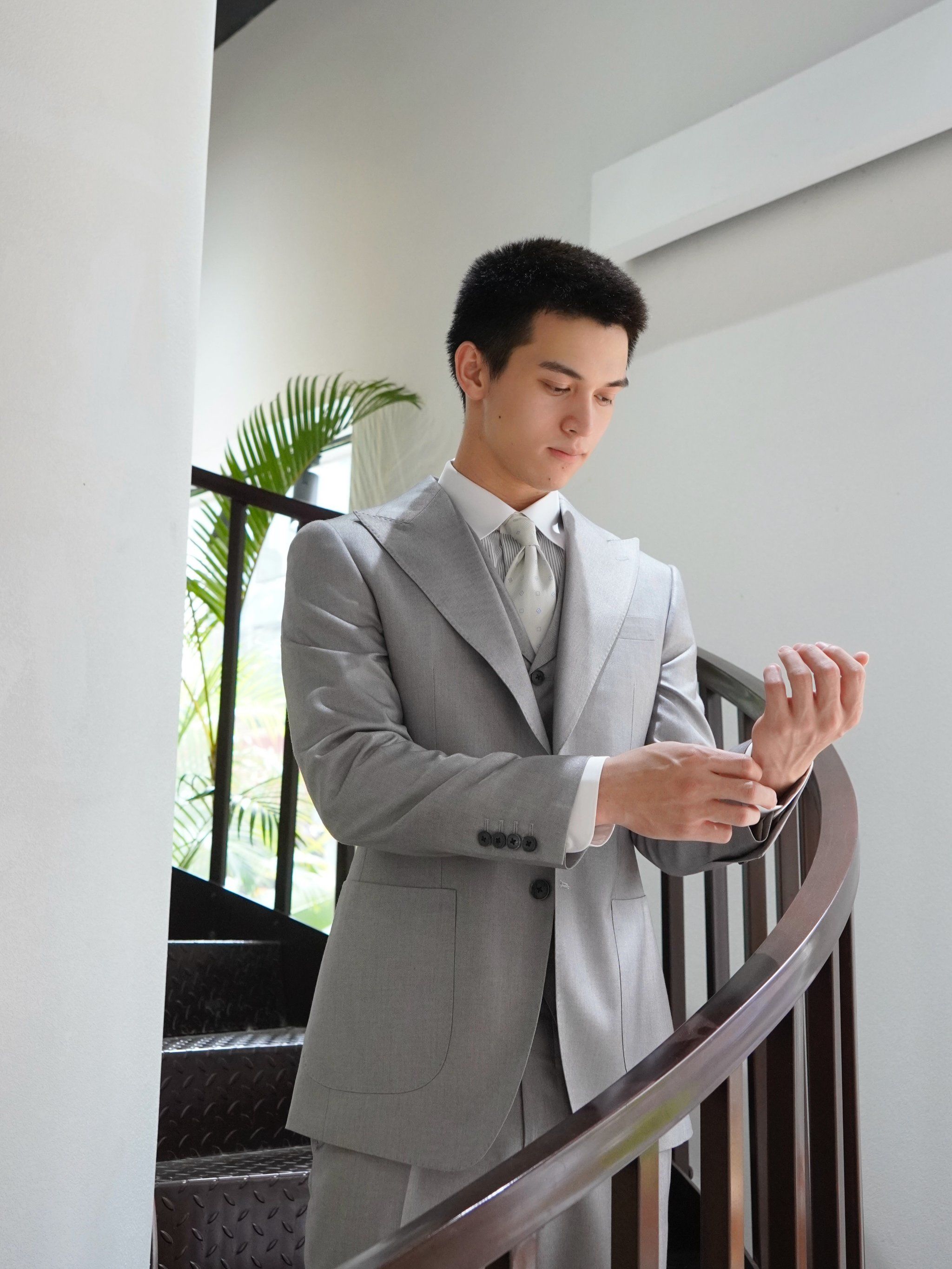 说起西装,想必大多数人印象中,
主要还是象征着商务人士在重要场合